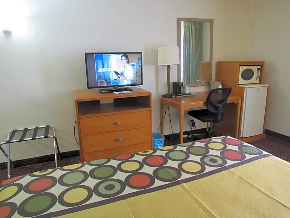 Super 8 by Wyndham New Cumberland