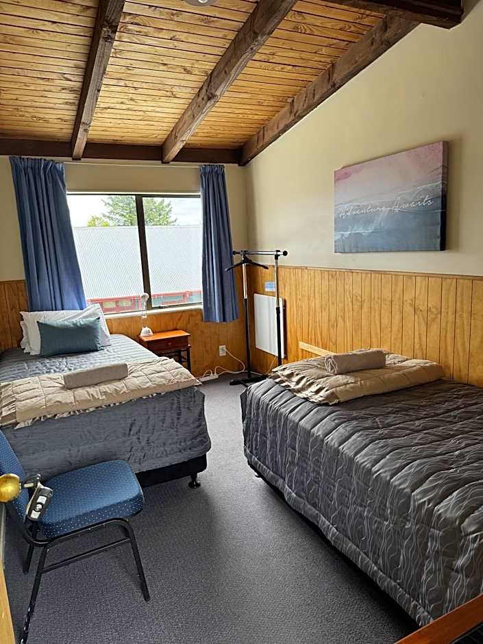 Adventure Lodge and Motels and Tongariro Crossing Track Transport