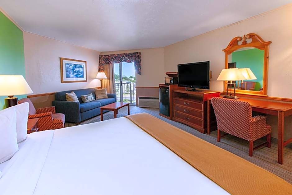Photo 1 of 5 of 1 King Bed, Bay View, Balcony