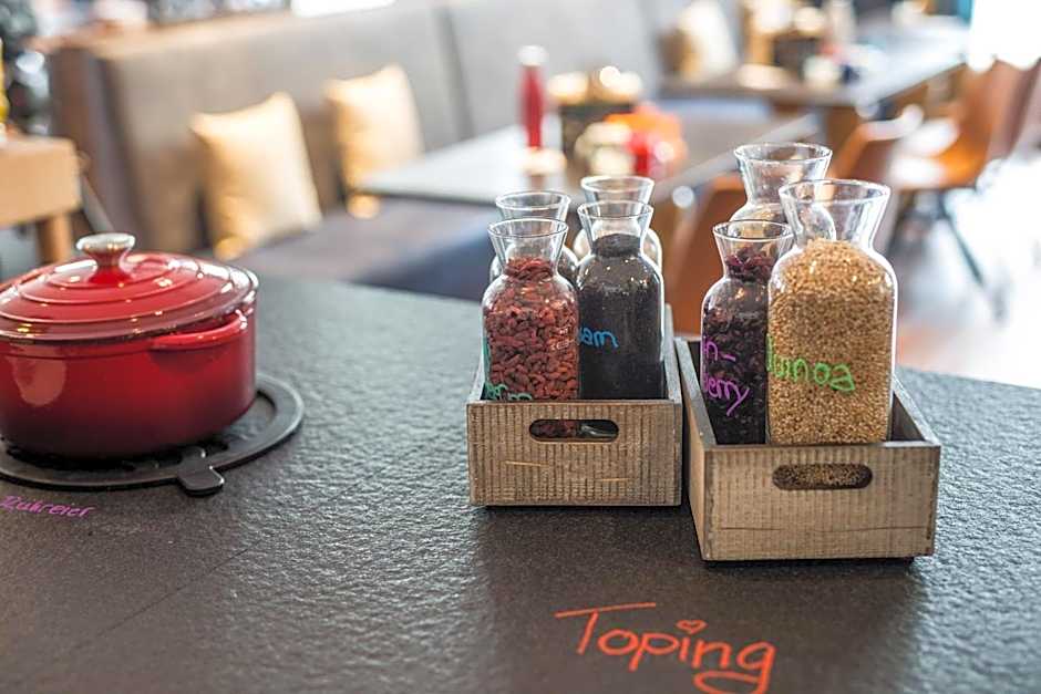 Holiday Inn - the niu, Saddle Furth By IHG