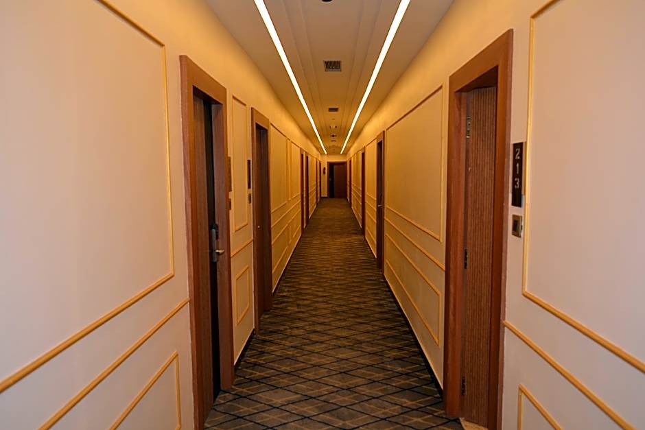 Saroja Suites