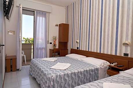 Double Room with Balcony and Beach Access