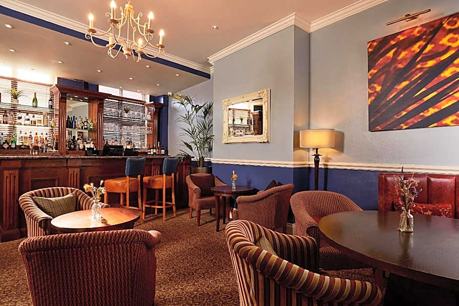 Macdonald New Blossoms Hotel