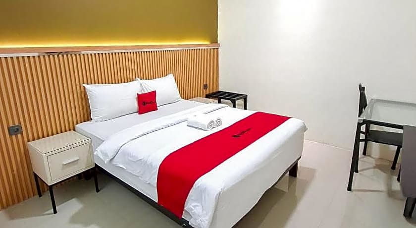 RedDoorz Plus Syariah @ Lotus Residence