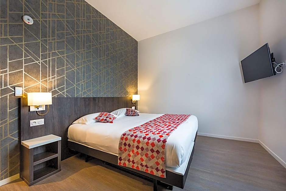 Brit Hotel Ploermel - Hotel de l'Hippodrome