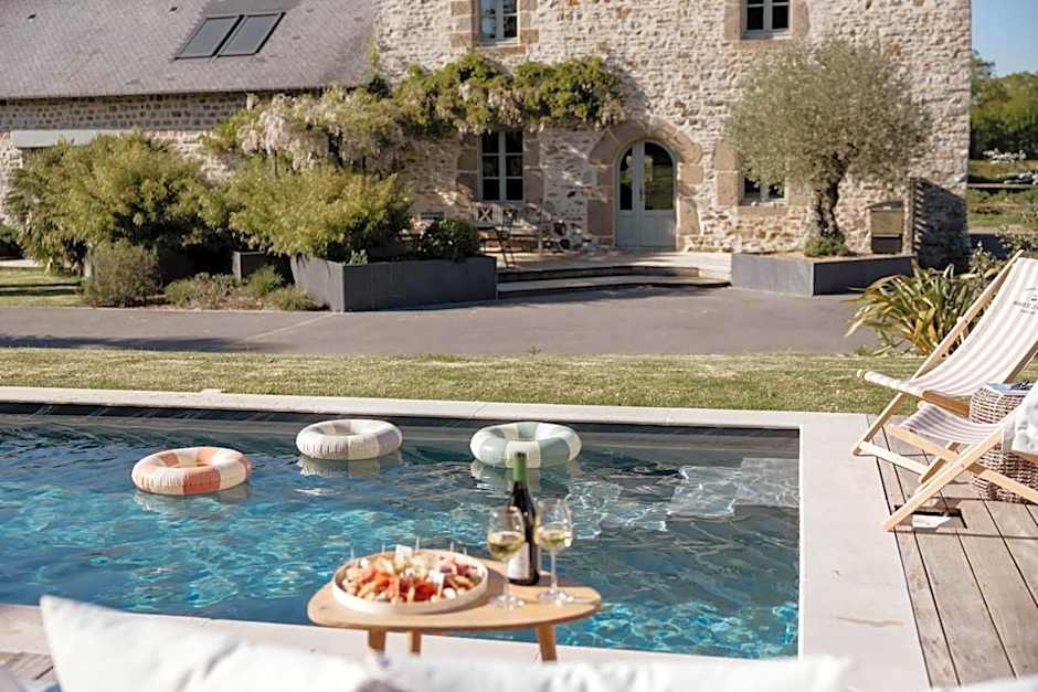Manoir de la Nogrie - Chambre de charme avec accès privatif - Piscine chauffée sur domaine 5 étoiles à la campagne