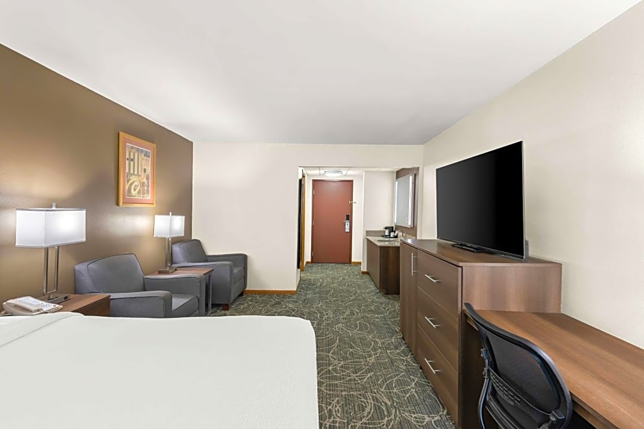 Best Western West Towne Suites