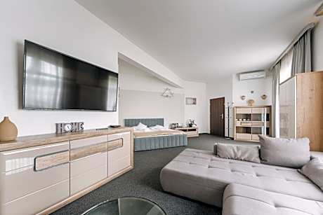 Apartment with Lake View