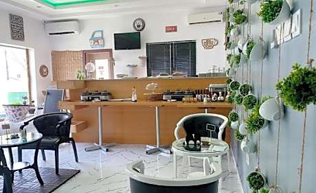 6129 Luxzri Apartment