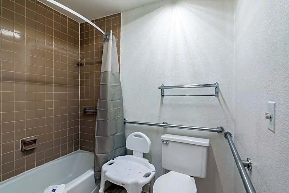 Motel 6-Portsmouth, VA