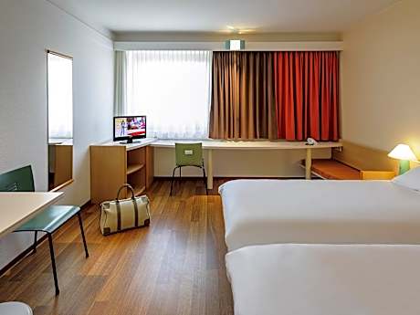 Standard Room With Twin Beds