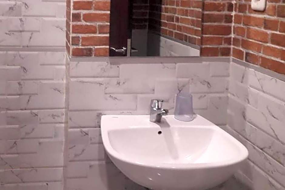 RedDoorz Plus @ Doorman Guest House