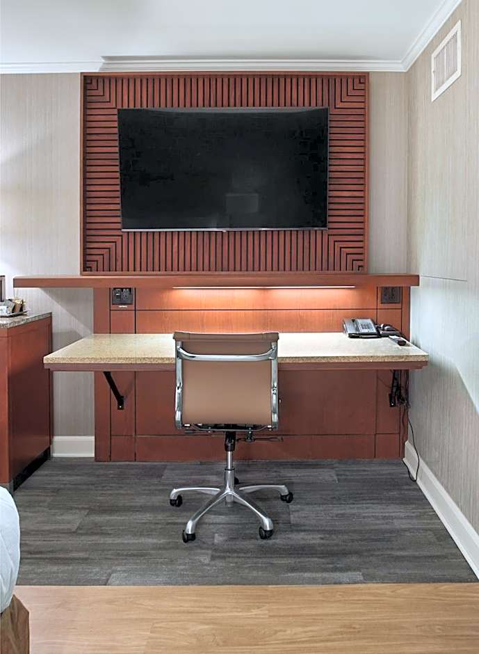 DoubleTree by Hilton Akron Fairlawn