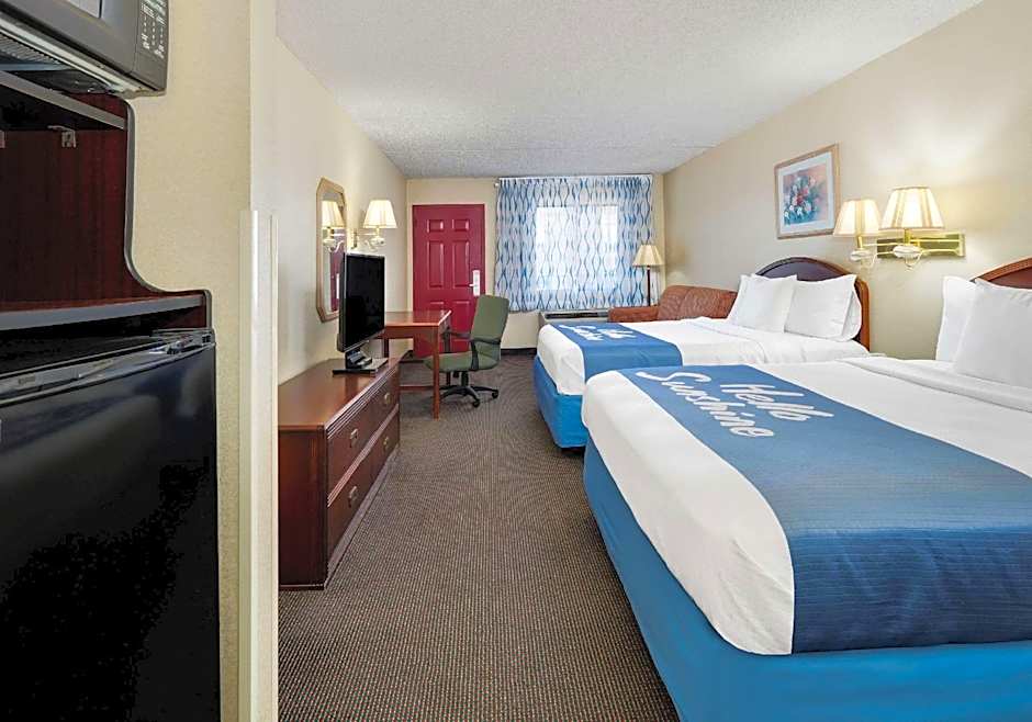 Photo 1 of 2 of 2 Queen Beds Suite, Smoking
