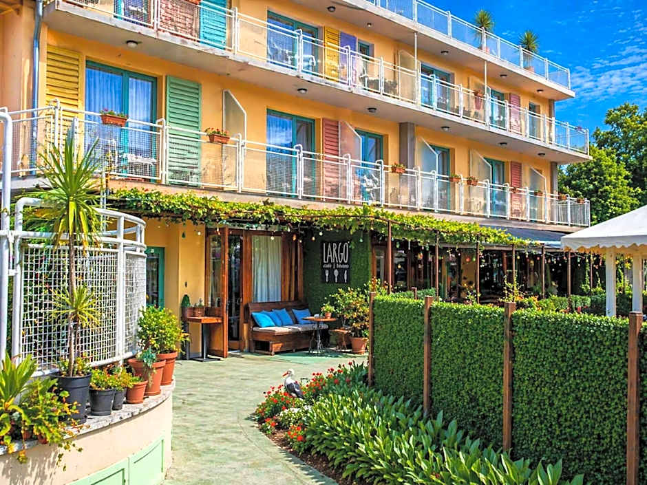 Largo Beach Hotel
