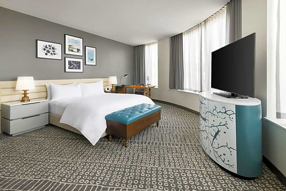 THE MC, AUTOGRAPH COLLECTION