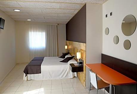 Triple Room (2 Adults + 1 Child)