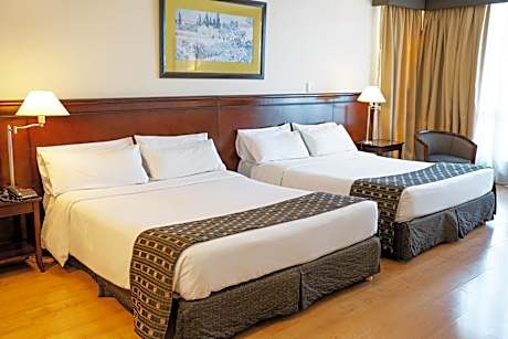 Deluxe Family Room