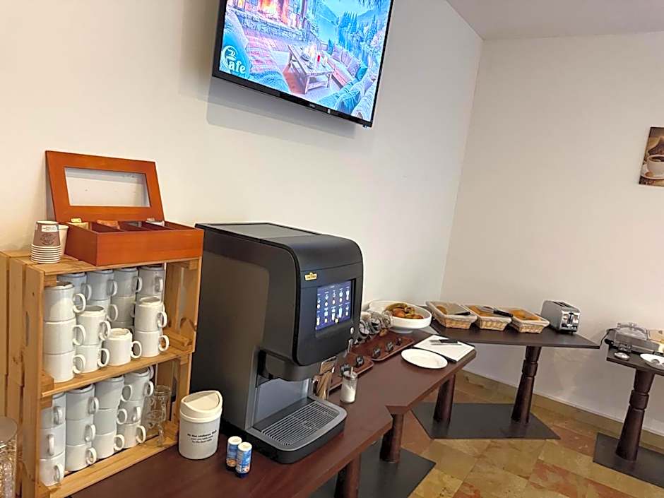 Hotel Pause - Free WiFi & Free Parking!!