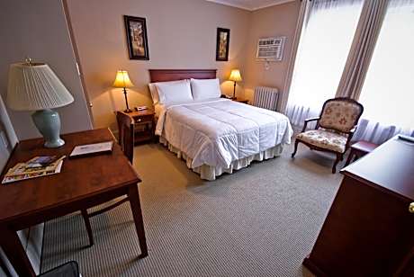 Traditional Queen Room