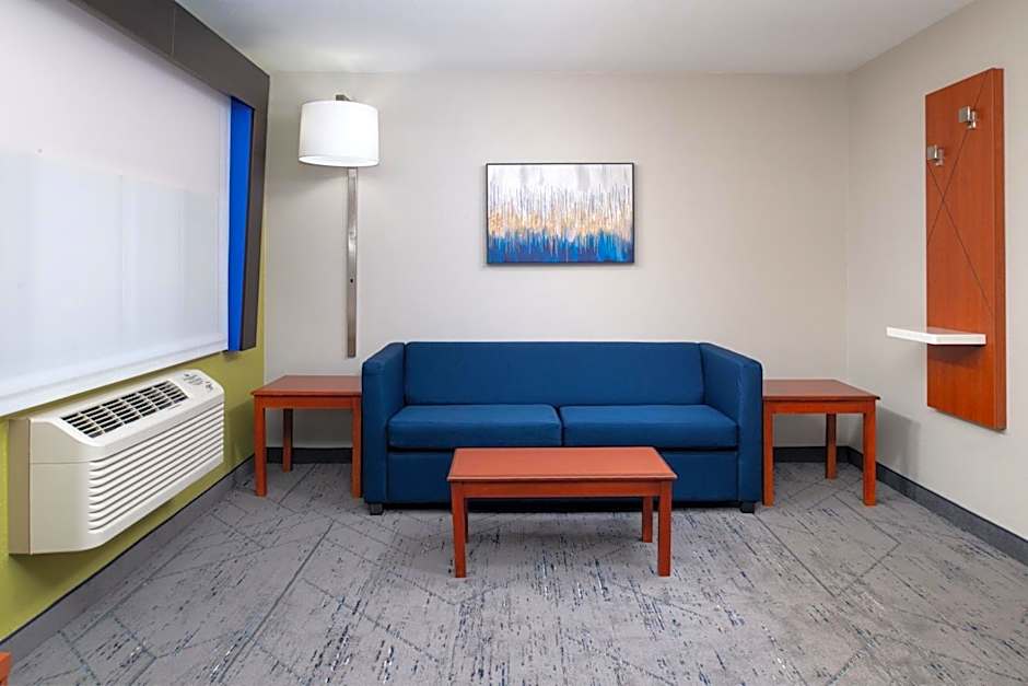 Holiday Inn Express Hotel & Suites Farmington By IHG