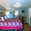 The Historic Leakey Inn