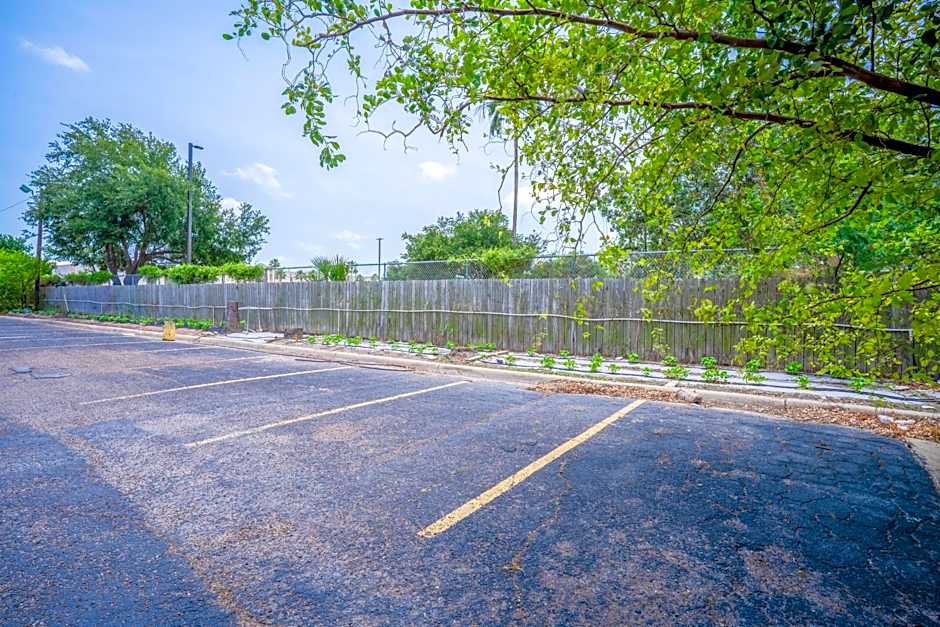 Lone Star Inn & Suites by OYO Harlingen TX