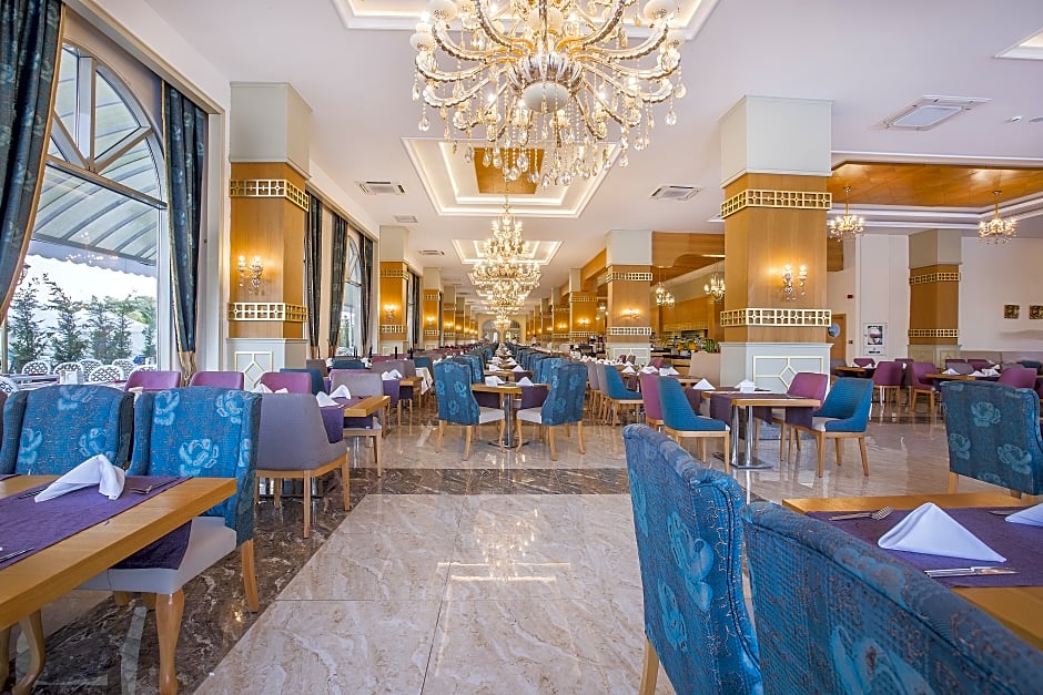 J'Adore Deluxe Hotel & Spa