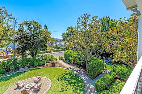 Deluxe King Room with Balcony