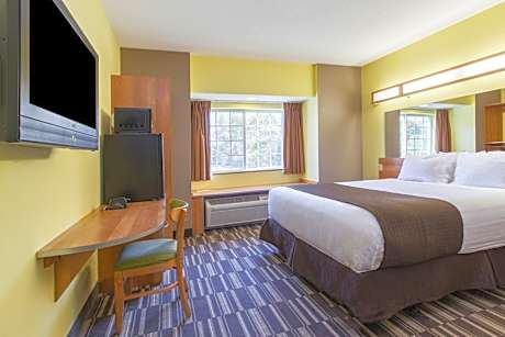 Queen Room - Non-Smoking