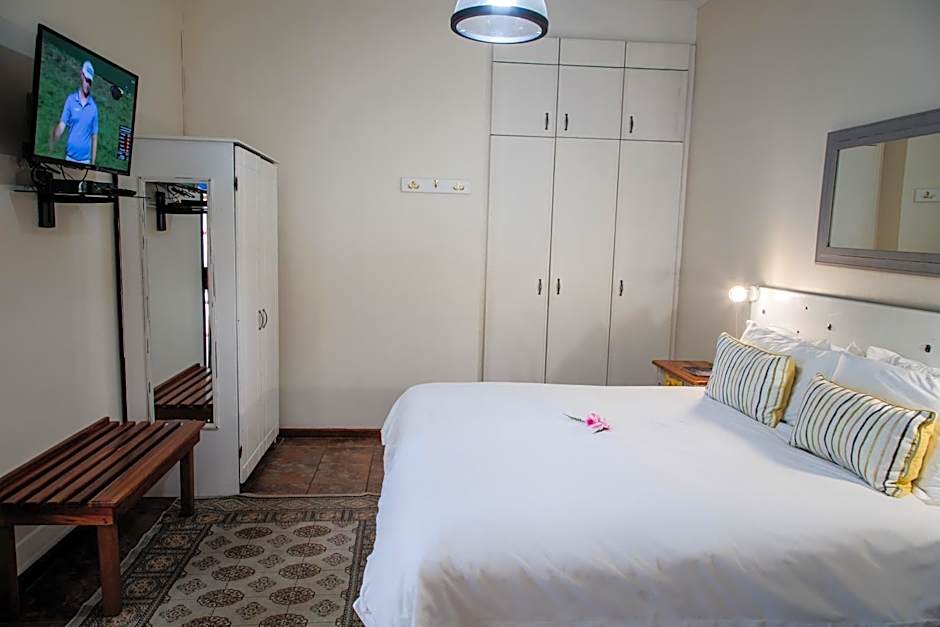 Aan de Oever Guesthouse