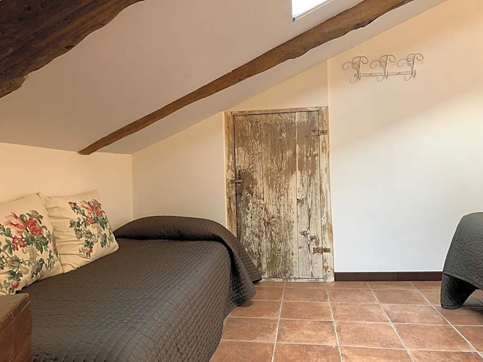 Photo 1 of 4 of Triple Room
