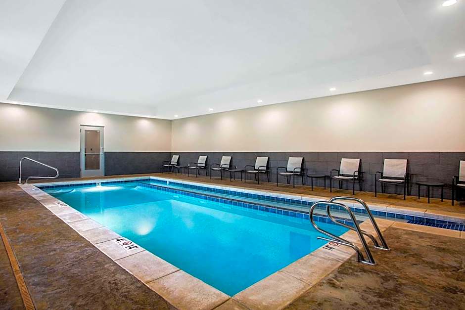 La Quinta Inn & Suites by Wyndham Pittsburg