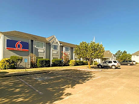 Studio 6 McAlester OK South