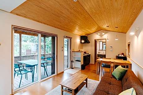 Trailer House B - Non-Smoking