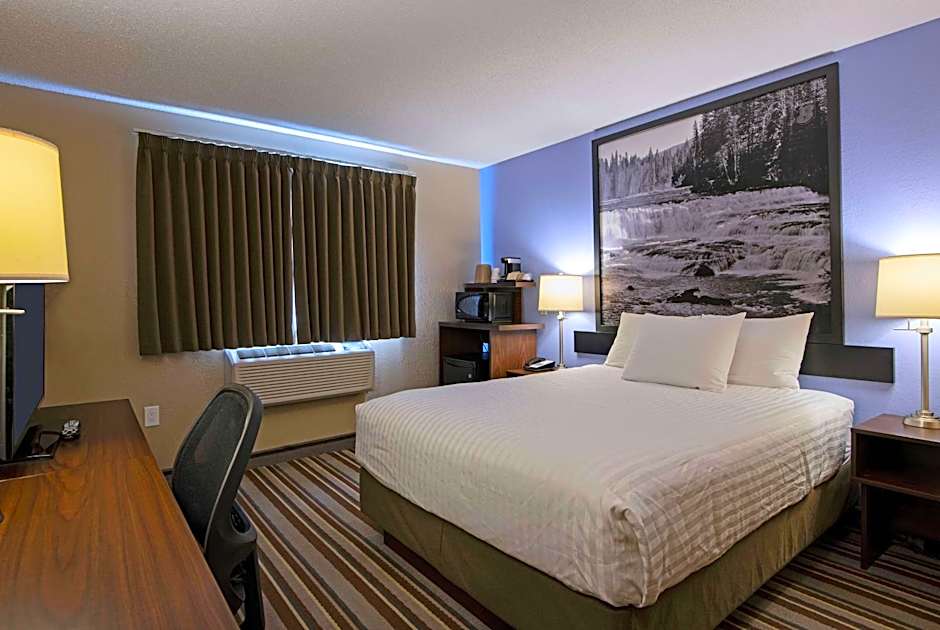 Super 8 by Wyndham Kamloops BC
