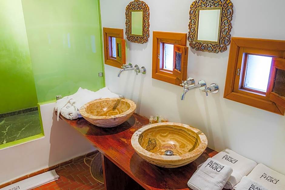 Hotel Blanco Riad