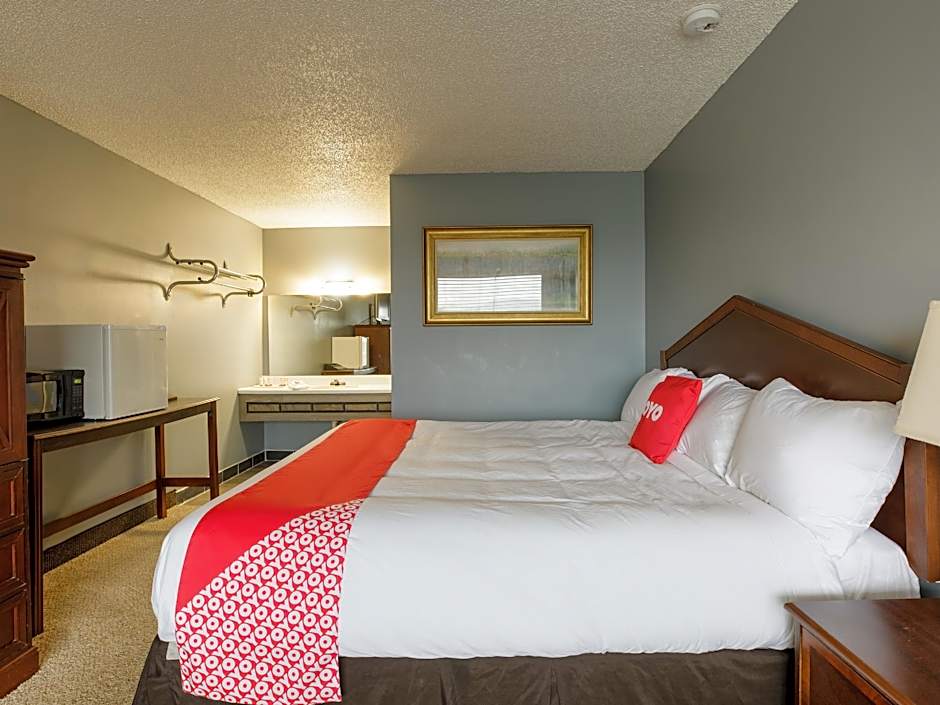 OYO Hotel Branson MO-165