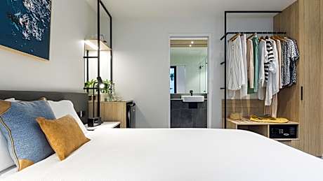 Hotel Room, Internal, No Window, No Housekeeping