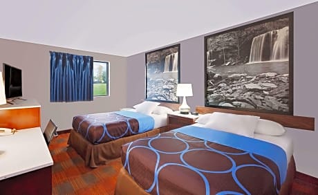 1 Queen Bed Smoking