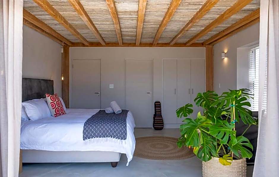 Spacious Post-and-Beam Marvel in quiet McGregor