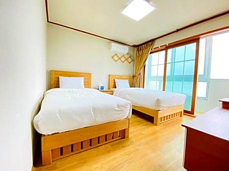 Twin Room with Sea View