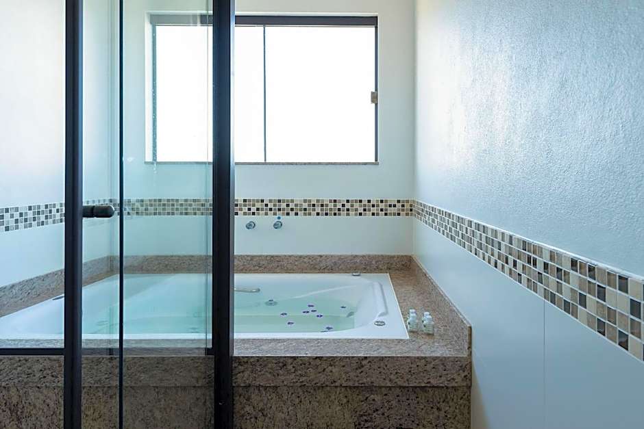 Pousada Além das Formas - Acesso a cachoeiras e gruta encantada