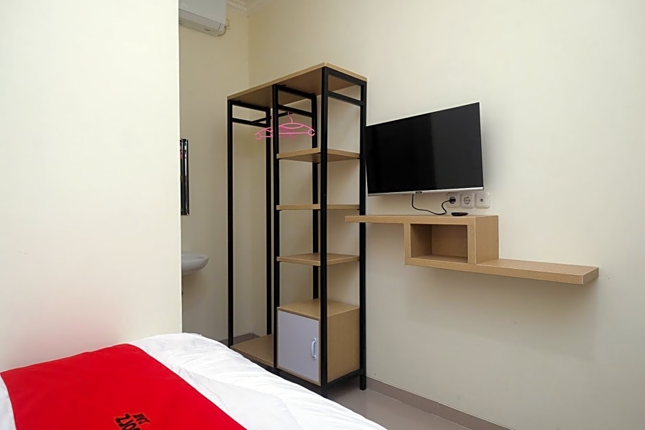 RedDoorz near Kawasan Bandara Ahmad Yani Semarang 2