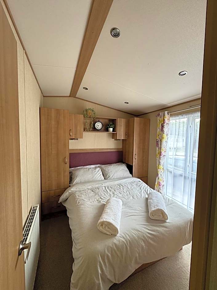 Hot tub retreat at Tattershall Lakes