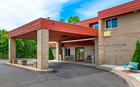 CORATEL INN & SUITES BY JASPER RIVERFALLS