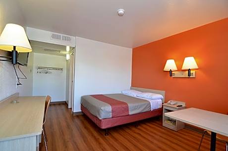 1 Full Bed | ADA/Tub