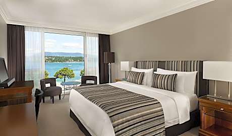 Executive Room, 1 King Bed, Lake View