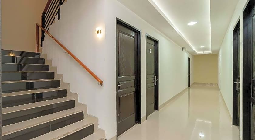 RedDoorz Plus near Eka Hospital BSD 5
