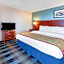 Days Inn & Suites by Wyndham St. Ignace Lakefront